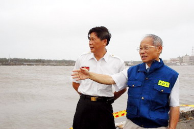 林政則關心莫拉客颱風情形(圖)