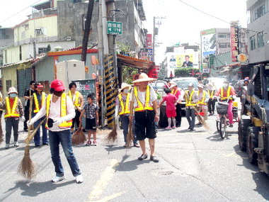 彰市新興里辦理百人掃街(圖)