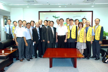 南投扶輪社捐款助88水災災民(圖)