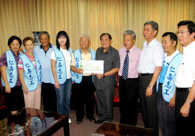 張通榮感謝各界踴躍捐善款(圖)