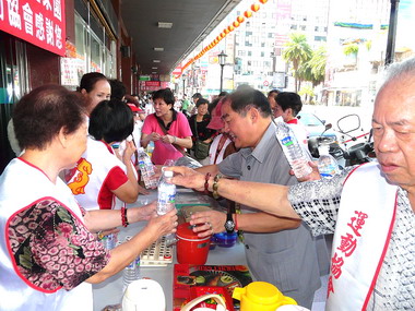 基隆舉辦賑災義賣活動(圖)