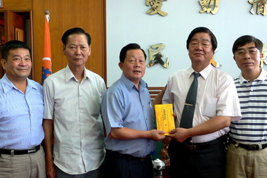 苗栗警察之友會等團體捐款賑災(圖)