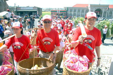 竹縣義民創意挑擔嘉年華會盛大開幕(圖)