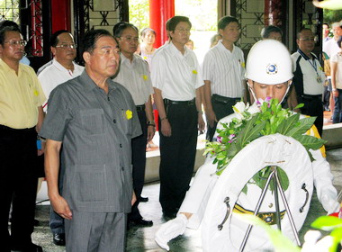 秋季國殤盼望珍惜和平穩定生活(圖)