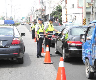 北斗警分局實施取締酒後駕車專案勤務(圖)