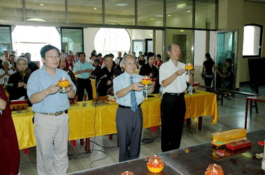 林政則參加秋祭法會祈求國泰民安(圖)