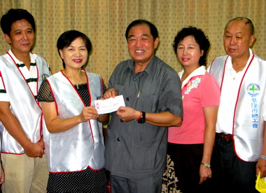 張通榮感謝各界踴躍捐善款(圖)