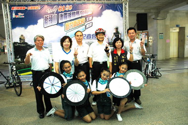 獅頭山、峨眉湖鐵馬一「騎」向前行(圖)