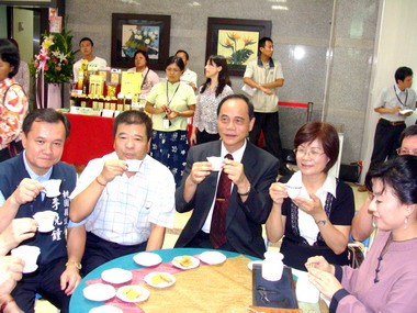 桃園推出桃映紅茶正式上市亮相(圖)