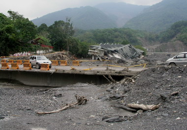 荖濃溪嚴重淤積(圖)
