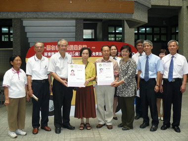 屏東縣府推出65歲以上老人免費搭乘客運車(圖)