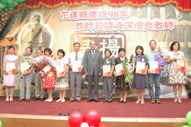 98年度教師節暨資深優良教師表揚大會(圖)