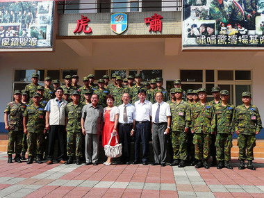 秋節勞軍張通榮感謝駐軍弟兄(圖)