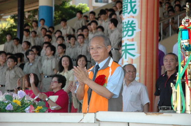 林政則親自主持全市運動會開幕典禮(圖)