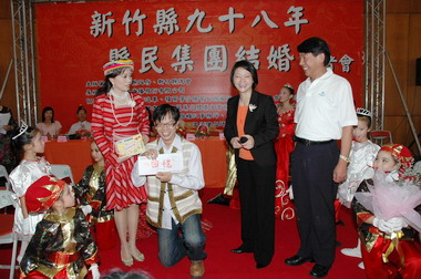 10/27日縣民集團結婚歡迎民眾到場觀禮(圖)