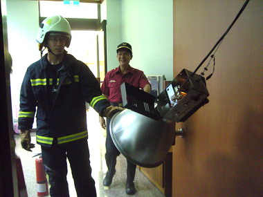 議事廳電線走火虛驚一場(圖)