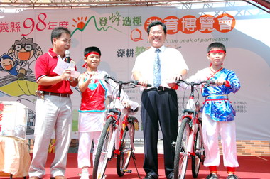 嘉縣98年教育博覽會隆重開幕(圖)