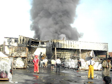 和美鎮合源紡織廠凌晨發生大火(圖)