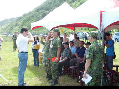 還原美麗海岸縣長感謝國軍大愛(圖)
