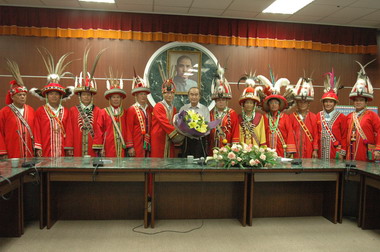 部落頭目今拜訪花蓮縣長(圖)