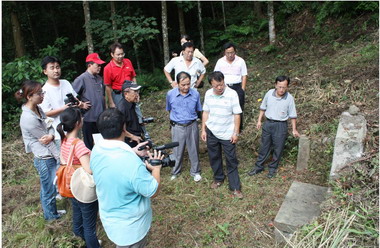 縣長踏勘南庄古墓評估列入古蹟保存(圖)