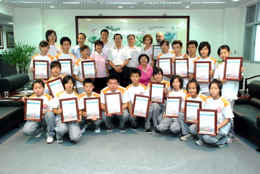 空手道選手武技超群李朝卿表揚(圖)