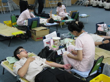 熱血社會役 捐血作公益(圖)