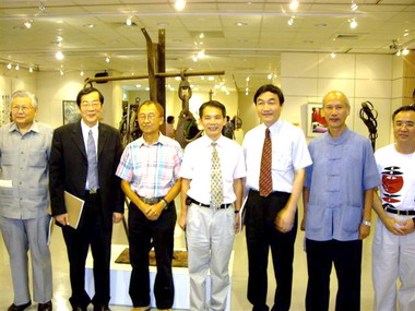 陳庭詩創作校園巡迴紀念展(圖)