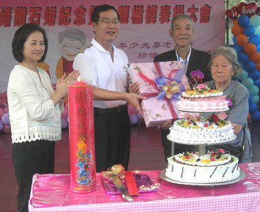 南投縣府辦理金婚 鑽石婚紀念大會(圖)