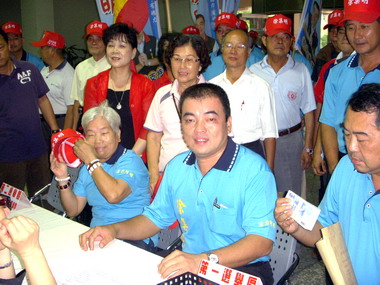 苗縣議員暨鄉鎮市長選舉登記朱仁貴拔頭籌(圖)