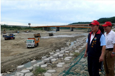 劉政鴻暫緩成立通霄獅潭競選總部全力防颱(圖)