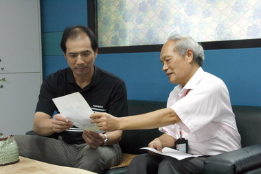 張志明5日前往就業服務站拜會站長杜家聲(圖)