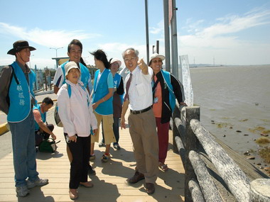 呼籲民眾於颱風來襲期間避免前往海邊(圖)