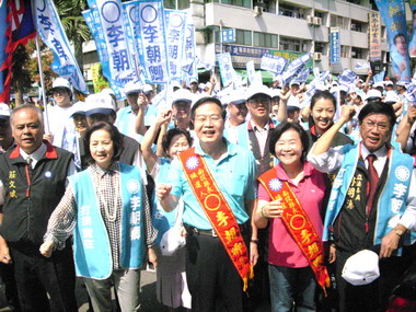 李朝卿今完成參選縣長登記(圖)