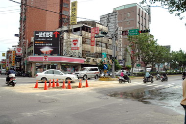 林政則勘查維修管線工程(圖)