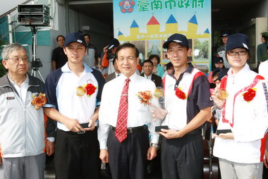 98年台南市身心障礙國民運動會開幕(圖)