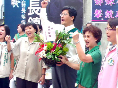 民進黨苗栗縣長候選人楊長鎮公布婦女政策(圖)