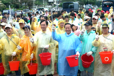 台東辦理秋季淨灘活動(圖)