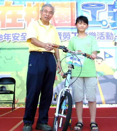 桃園辦理勞工親子萬人健行活動(圖)