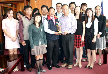 竹興、福星獲典範學校劉政鴻表揚(圖)