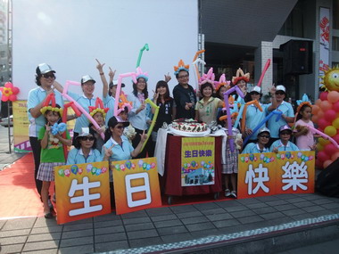 高雄市電影圖書館慶七歲愛河畔同迎生日(圖)