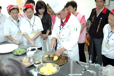 國軍醫院辦三低二高蔬果美味料理(圖)