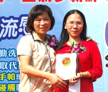 嘉市慶祝工業節表揚模範勞工(圖)