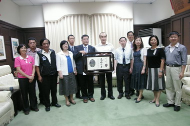 富邦慈善基金會捐助清寒學生獎學金(圖)