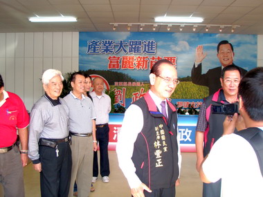 國民黨副主席林豐正蒞劉政鴻競選總部(圖)