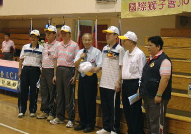 第六屆獅子盃暨全民婦女親子趣味運動會(圖)