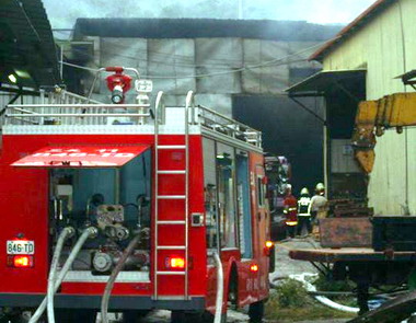 苗栗三義鄉清晨木材倉庫傳火警(圖)