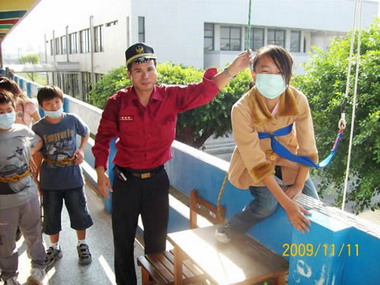 彰縣消防局到中和國小宣導防火災教育(圖)