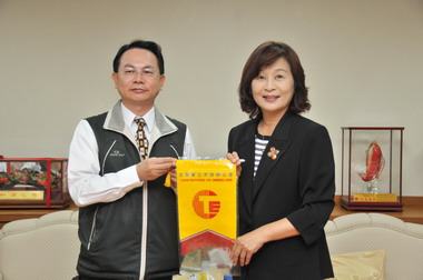 土木技師公會理事長林永裕率拜會蘇治芬(圖)