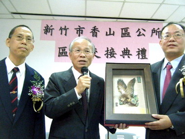 竹市三區公所今天新、卸任區長交接(圖)